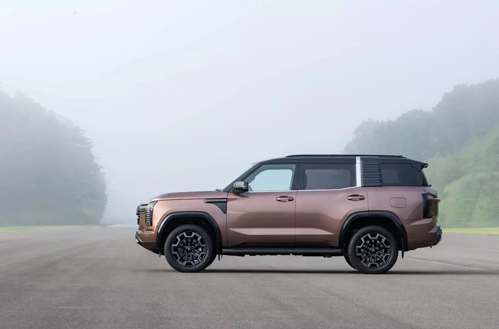 mitsubishi-pajero-2027-3-9307 Mitsubishi Pajero 2027 dùng chung khung gầm và động cơ của Triton